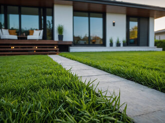 Minimalistický dizajn záhrady a drevoplastové terasy: Moderné inšpirácie pre váš priestor